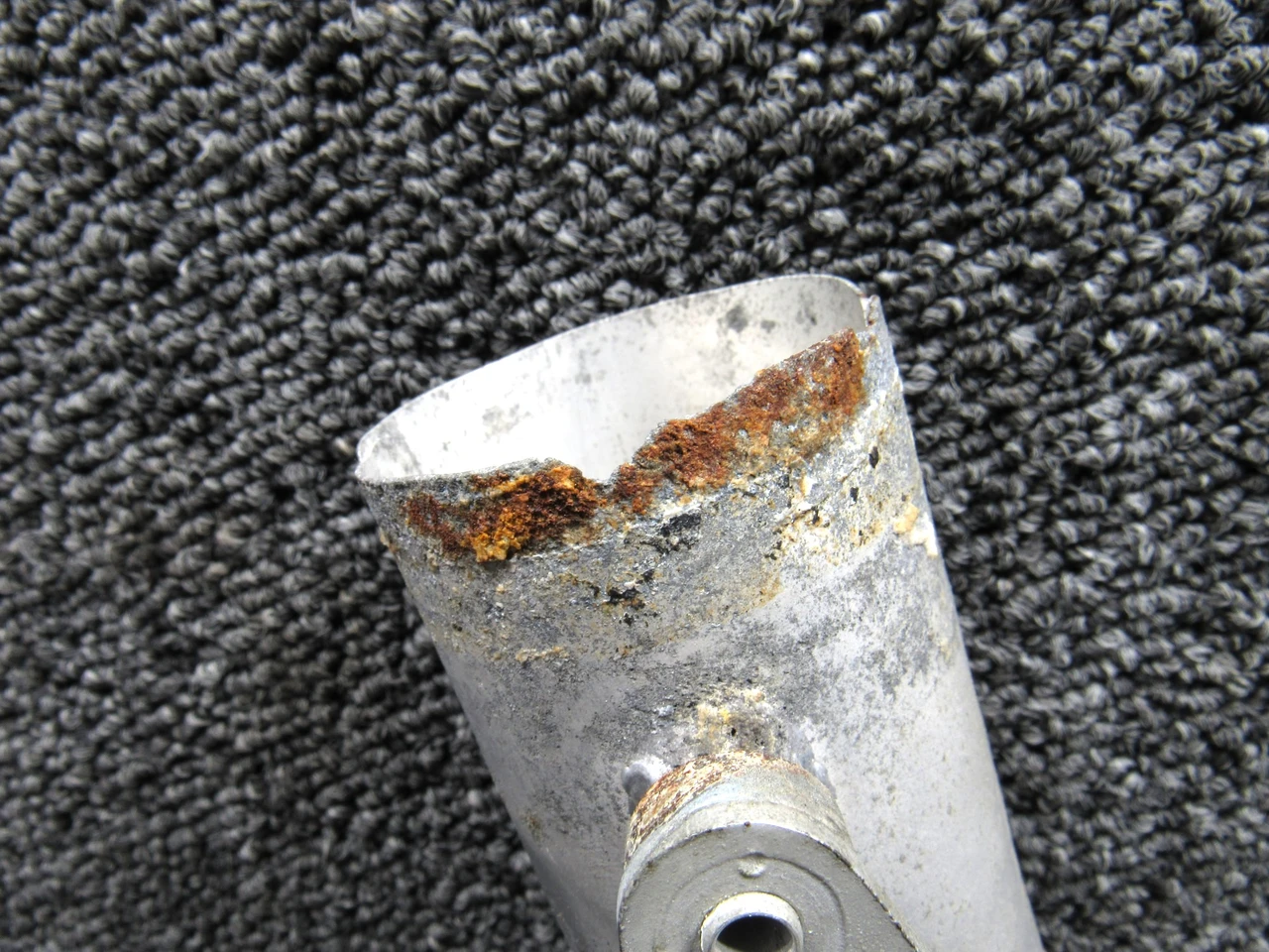 0713952-1 Cessna 182H Defroster Nozzle Assembly - Image 7