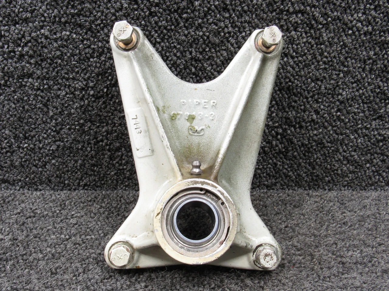 67042-013 (Cast: 67043-3) Piper PA28RT-201T Aft Trunnion Fitting Assembly