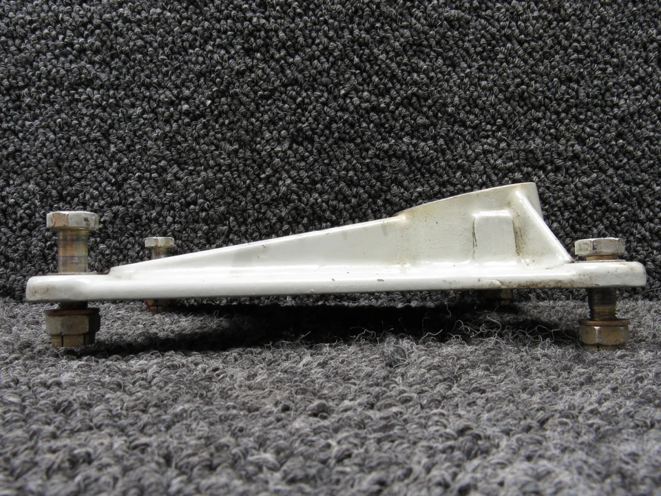 67042-013 (Cast: 67043-3) Piper PA28RT-201T Aft Trunnion Fitting Assembly - Image 5