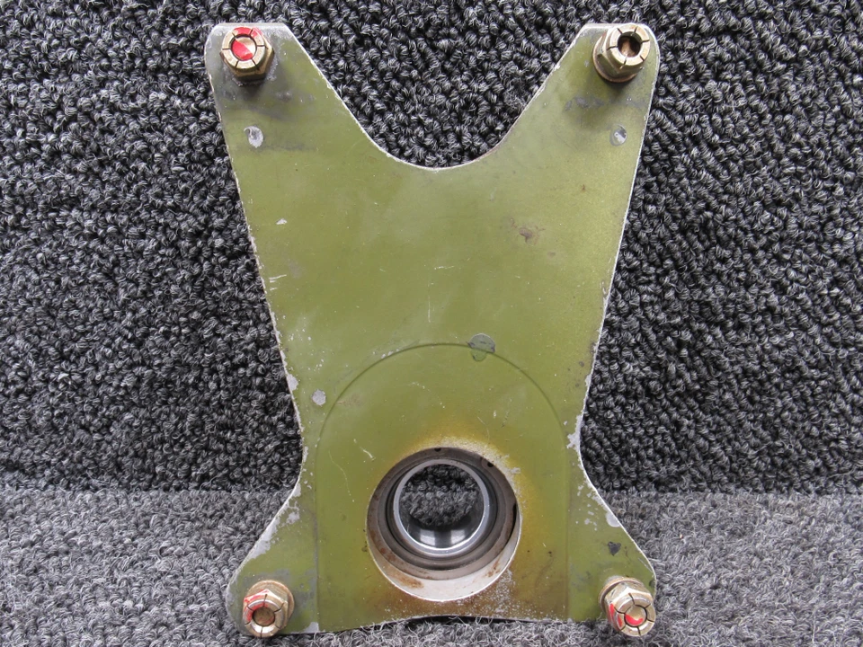 67042-013 (Cast: 67043-3) Piper PA28RT-201T Aft Trunnion Fitting Assembly - Image 2