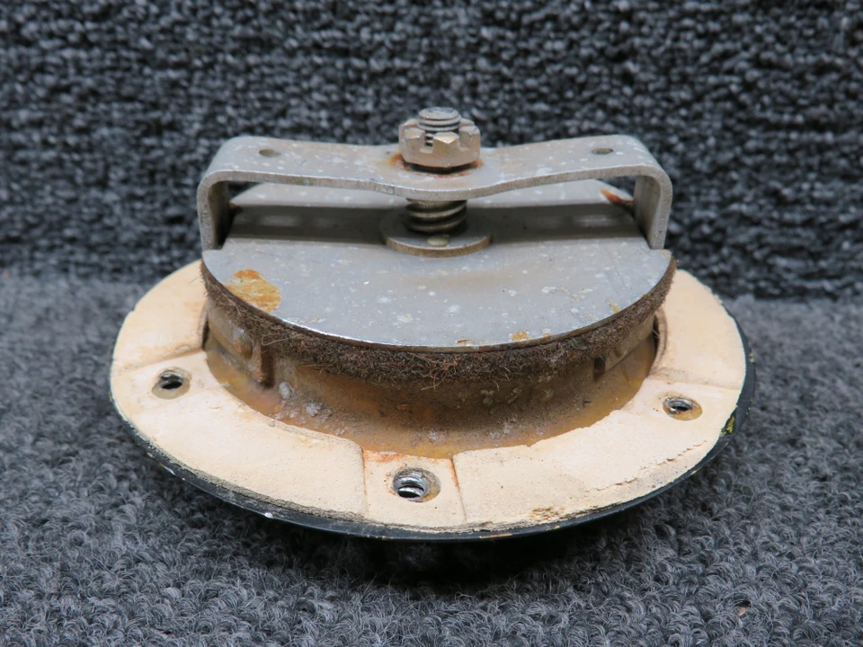 35-550062 Beechcraft F33A Copilot Cold Air Valve - Image 4