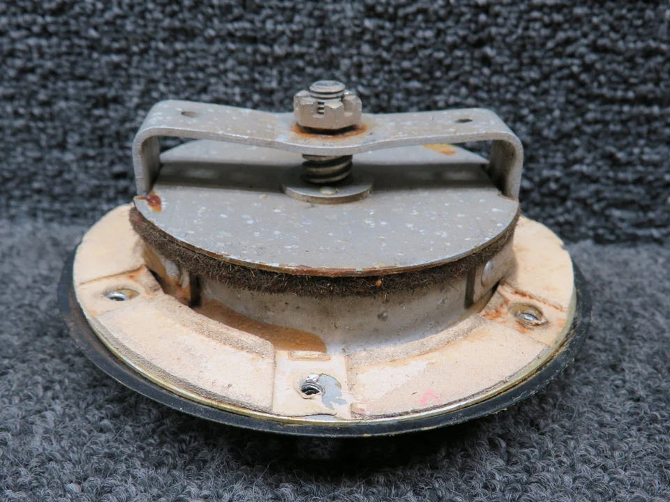 35-550062 Beechcraft F33A Copilot Cold Air Valve - Image 6