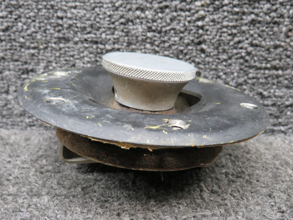35-550062 Beechcraft F33A Copilot Cold Air Valve - Image 8